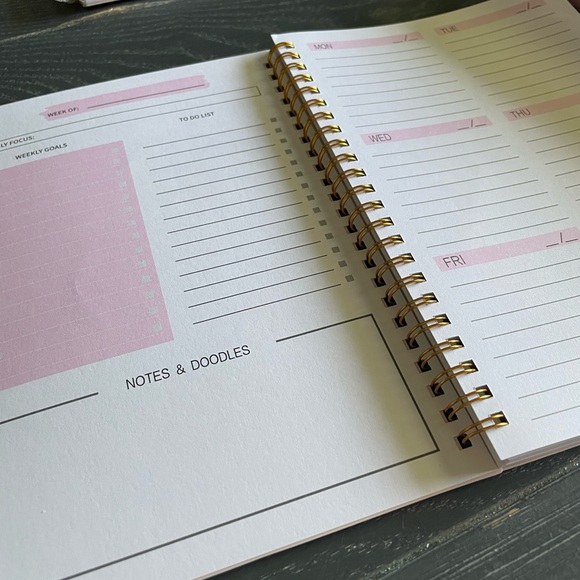 🌿{Get Your Life Together} Gold & Pink Spiral Weekly Planner | Blank Undated - Picture 8 of 16
